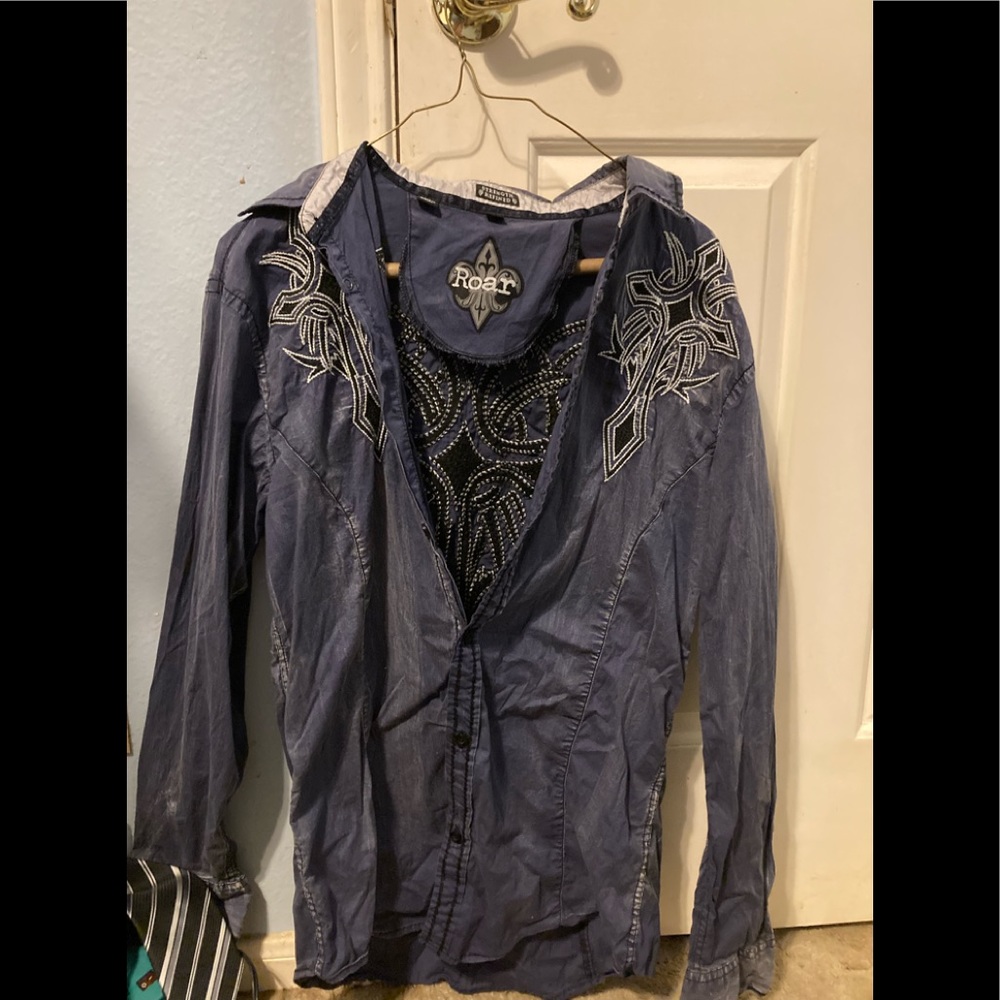 Roar embroidered long sleeve button-down shirt M